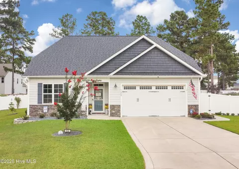602 Crepe Myrtle Ct, Aberdeen, NC 28315