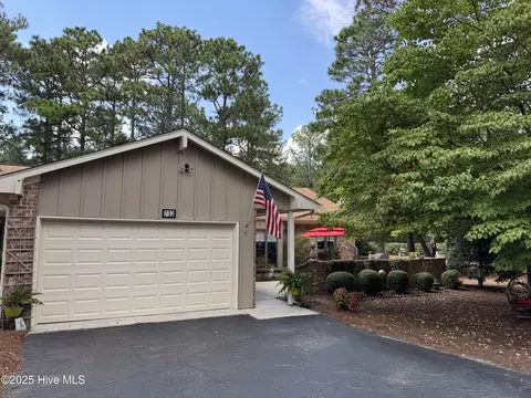 732 Burlwood Dr, Southern Pines, NC 28387