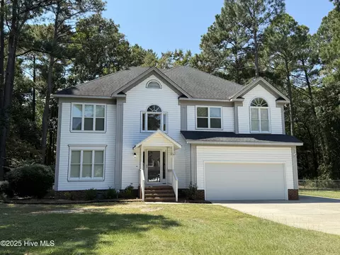 8181 Carnostie Dr, Laurinburg, NC 28352
