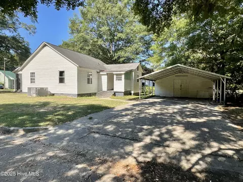 514 E Covington St, Laurinburg, NC 28352
