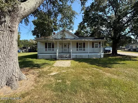 300 W Main St, Elm City, NC 27822