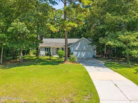 173 Live Oak Dr, Jacksonville, NC 28540