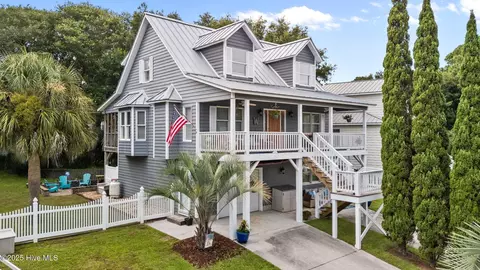 307 Ocean Oaks Dr, Emerald Isle, NC 28594