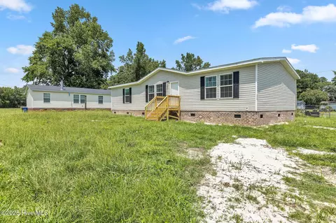 210 Woodson St, Richlands, NC 28574