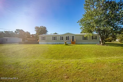 388 W Southwinds Dr, Newport, NC 28570