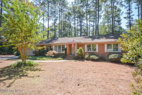 6 White Birch Ln, Pinehurst, NC 28374