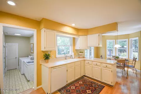 Kitchen - 6 White Birch Ln, Pinehurst, NC 28374 photo 5 of 8