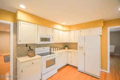 Kitchen - 6 White Birch Ln, Pinehurst, NC 28374 photo 2 of 8