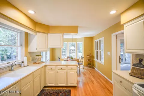 Kitchen - 6 White Birch Ln, Pinehurst, NC 28374 photo 6 of 8