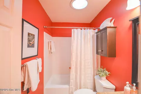 Bath - 6 White Birch Ln, Pinehurst, NC 28374 photo 1 of 6
