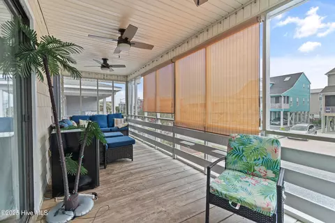 Exterior - 412 33rd St, Sunset Beach, NC 28468 photo 5 of 6