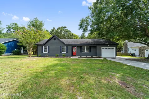 605 Calabash Dr, Hubert, NC 28539