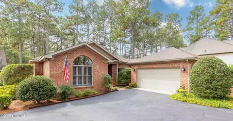 167 Hunter Trl, Southern Pines, NC 28387