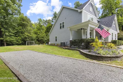 Exterior - 75 Twisted Oak Ct, Hampstead, NC 28443 photo 3 of 8