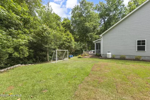 Exterior - 75 Twisted Oak Ct, Hampstead, NC 28443 photo 4 of 8