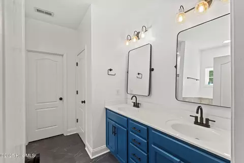 Bath - 75 Twisted Oak Ct, Hampstead, NC 28443 photo 2 of 4