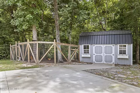Exterior - 75 Twisted Oak Ct, Hampstead, NC 28443 photo 6 of 8