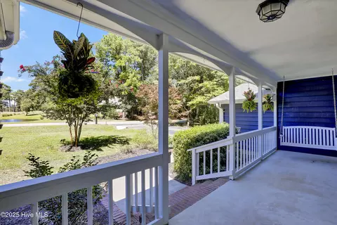 Exterior - 605 Sawgrass Rd, Hampstead, NC 28443 photo 2 of 17