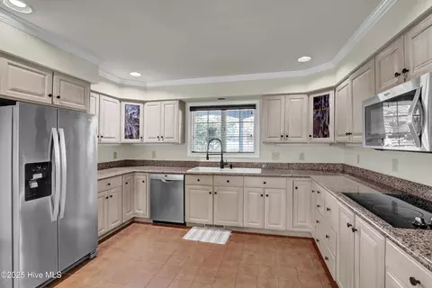 Kitchen - 605 Sawgrass Rd, Hampstead, NC 28443 photo 2 of 3