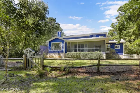Exterior - 605 Sawgrass Rd, Hampstead, NC 28443 photo 11 of 17