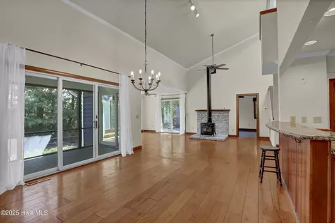 Living - 605 Sawgrass Rd, Hampstead, NC 28443 photo 4 of 5