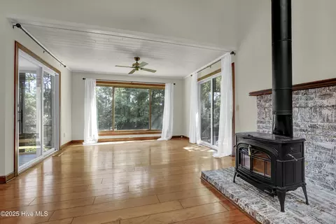 Living - 605 Sawgrass Rd, Hampstead, NC 28443 photo 5 of 5