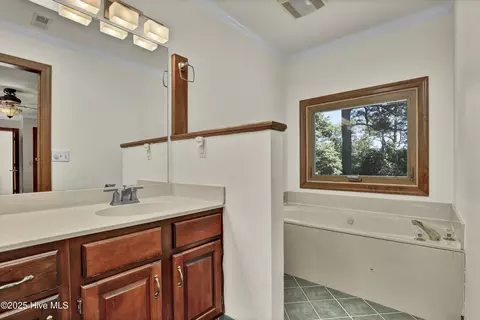 Bath - 605 Sawgrass Rd, Hampstead, NC 28443 photo 5 of 5