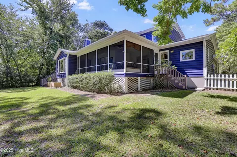 Exterior - 605 Sawgrass Rd, Hampstead, NC 28443 photo 6 of 17