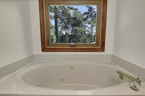 Bath - 605 Sawgrass Rd, Hampstead, NC 28443 photo 4 of 5