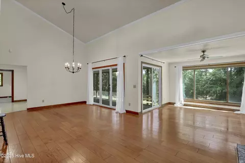 Living - 605 Sawgrass Rd, Hampstead, NC 28443 photo 1 of 5
