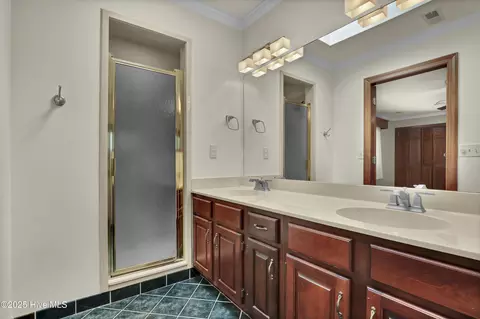 Bath - 605 Sawgrass Rd, Hampstead, NC 28443 photo 3 of 5