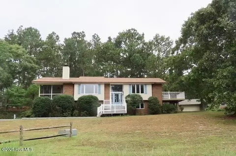 104 Calmwater Ln, Seven Lakes, NC 27376