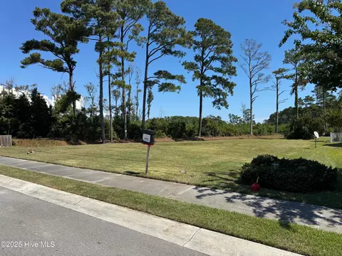 1208 Hidden Cove Ave, Morehead City, NC 28557