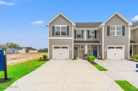2033 Lewis Creek Cir NE, Winnabow, NC 28479