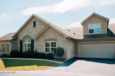 123 W Chelsea Ct, Southern Pines, NC 28387