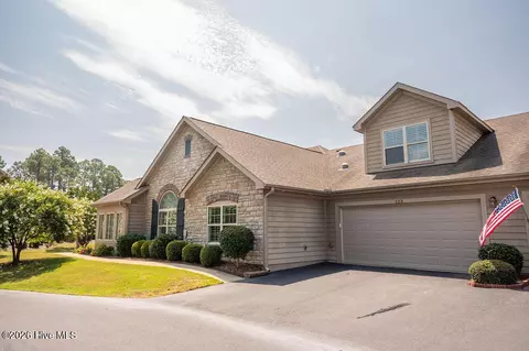 123 W Chelsea Ct, Southern Pines, NC 28387