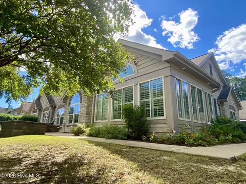 123 W Chelsea Ct, Southern Pines, NC 28387