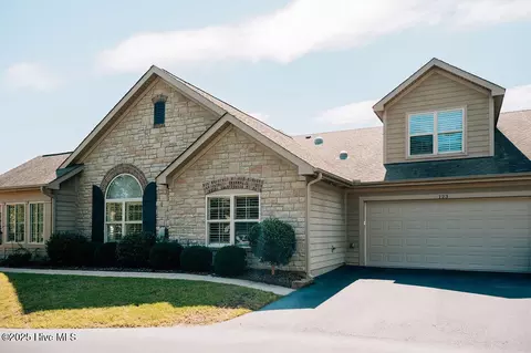 123 W Chelsea Ct, Southern Pines, NC 28387