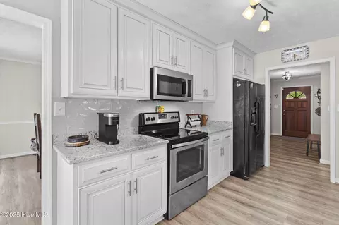 Kitchen - 16640 Titmouse Ct, Wagram, NC 28396 photo 1 of 4