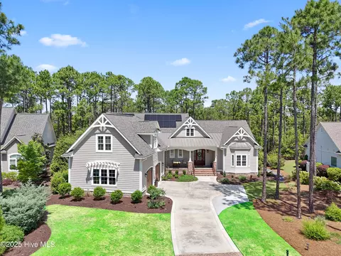 2555 Parkridge Dr, Southport, NC 28461