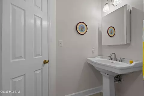 Bath - 16 Monmouth Ct, Pinehurst, NC 28374 photo 3 of 4