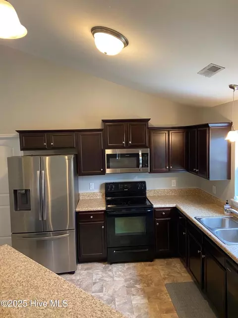 306 Basil Ct, Hubert, NC 28539 photo 9