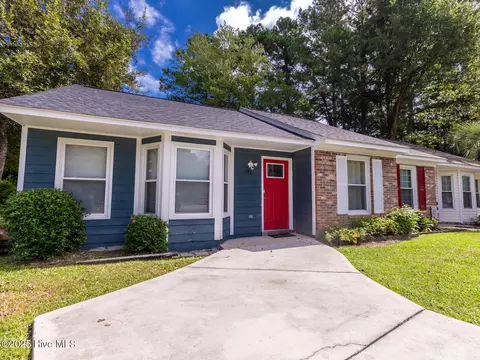 1928 Greenstone Ct, Midway Park, NC 28544