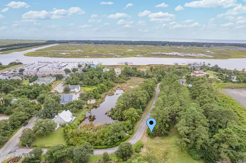 4042 Barnes Bluff Dr SE, Southport, NC 28461