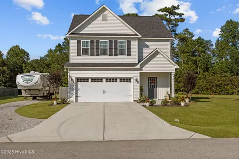423 Stanford Ct, Maysville, NC 28555