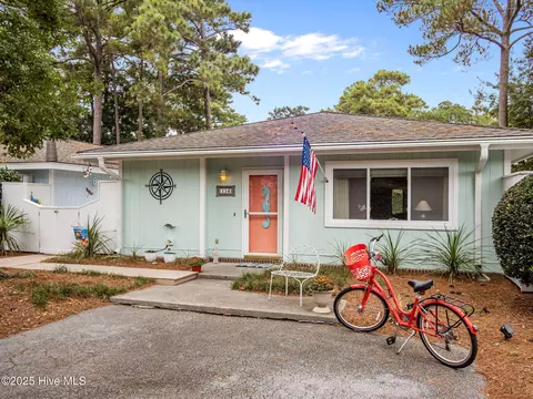 114 Lagoon Ln, Pine Knoll Shores, NC 28512