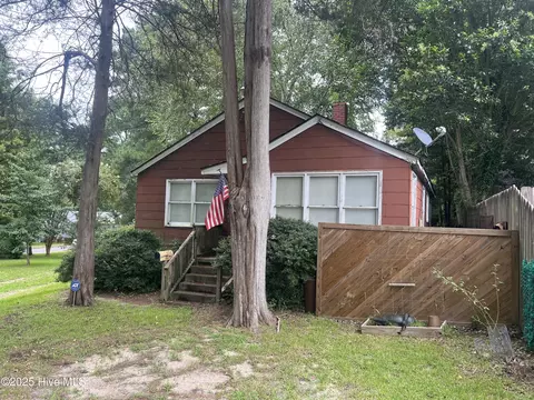 304 School Dr, Williamston, NC 27892
