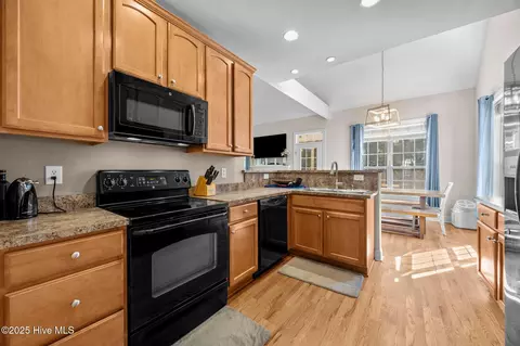 101 E Pointe Rd, Rocky Point, NC 28457 photo 9