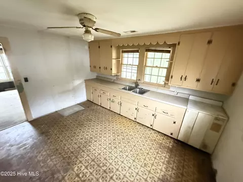 Kitchen - 513 Steele St, Mount Olive, NC 28365 photo 2 of 3