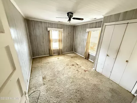 Bedroom - 513 Steele St, Mount Olive, NC 28365 photo 5 of 8